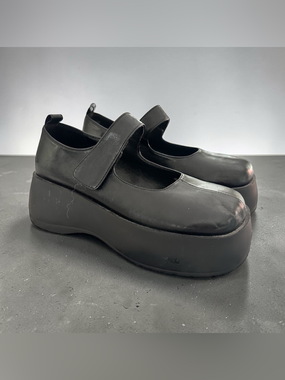 Vintage 90’s Leather Mary Jane Black Platform Shoes “Glow”